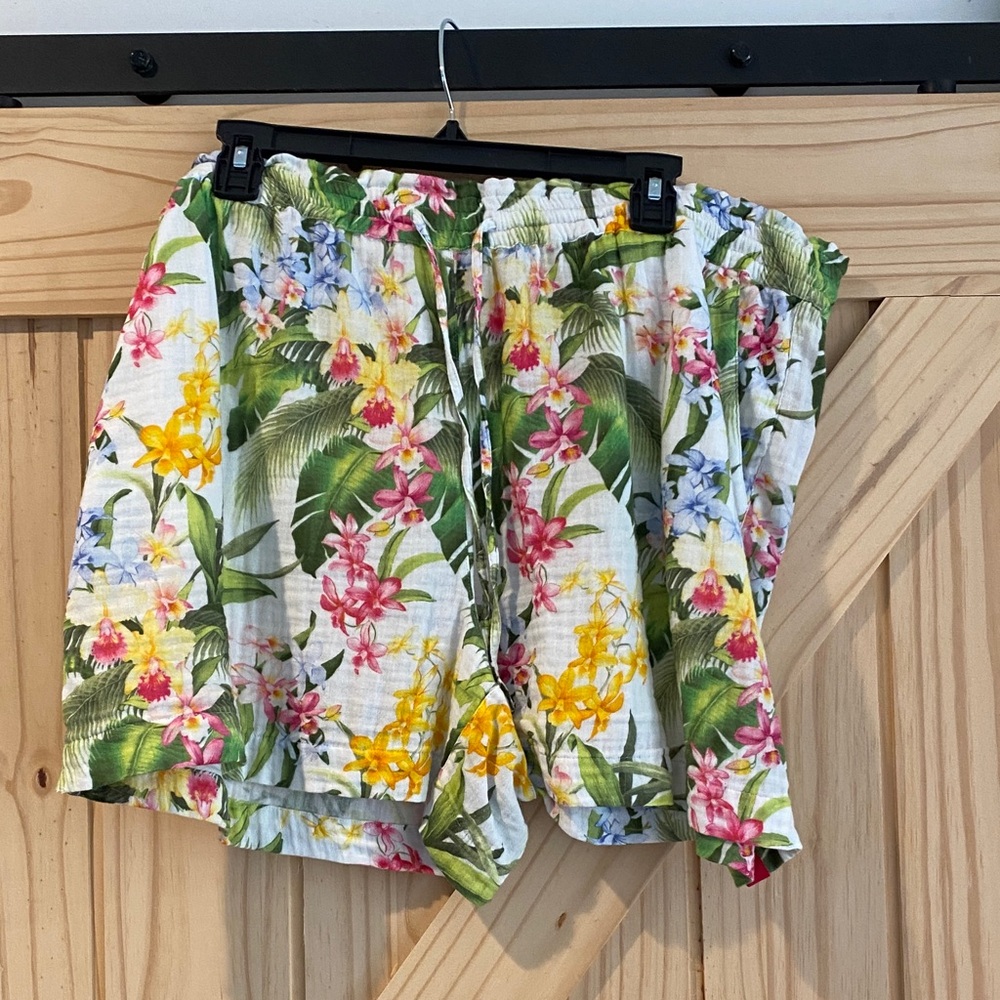 Tommy Bahama Floral Print Women's Shorts - Multicolor